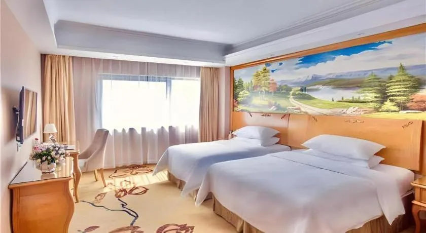 Bed in Vienna Hotel Suzhou Yangcheng Lake Fashion Stage