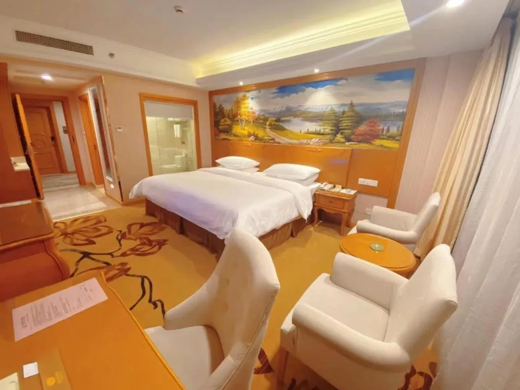 Bed in Vienna Hotel Suzhou Yangcheng Lake Fashion Stage