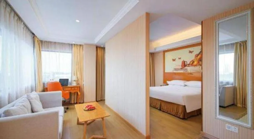 Bed in Vienna Hotel Suzhou Yangcheng Lake Fashion Stage