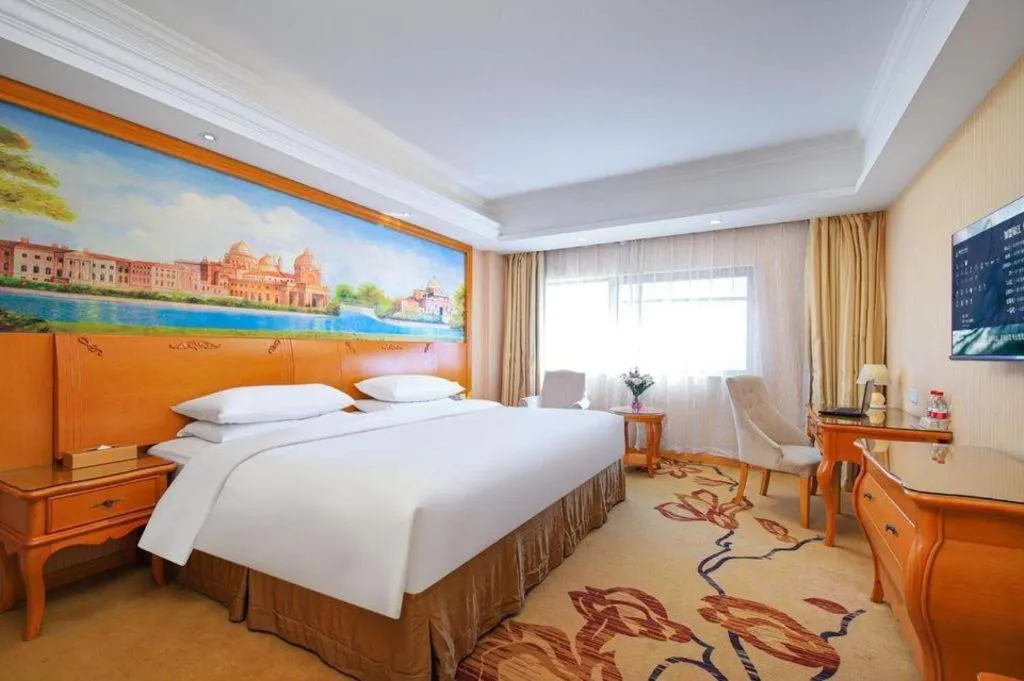 Bed in Vienna Hotel Suzhou Yangcheng Lake Fashion Stage