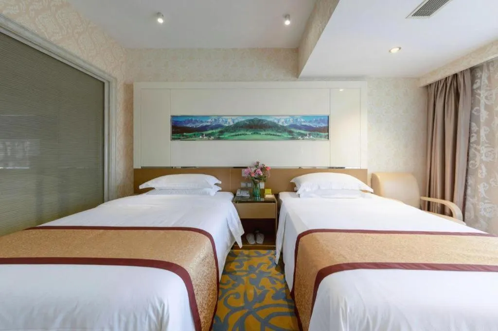 Bed in Vienna Hotel Guangdong Zhuhai Mingzhu Station Guozheng