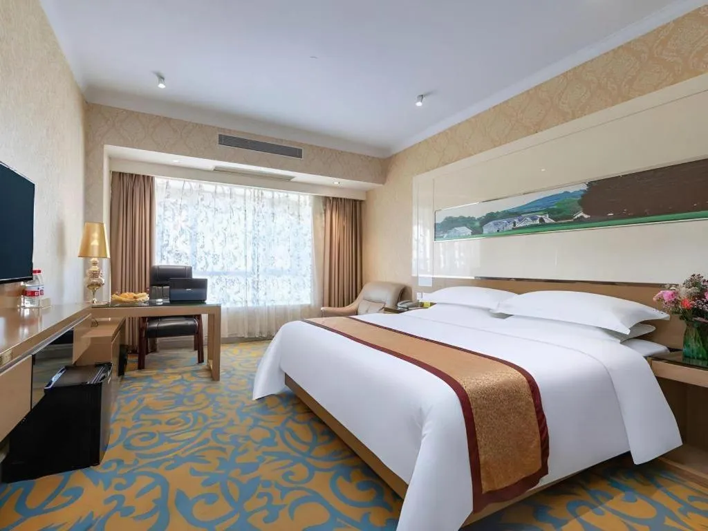 Bed in Vienna Hotel Guangdong Zhuhai Mingzhu Station Guozheng