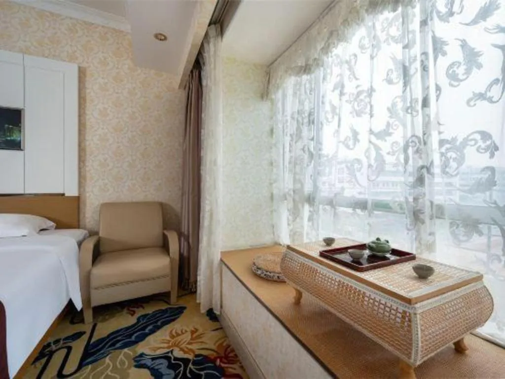 Bed in Vienna Hotel Guangdong Zhuhai Mingzhu Station Guozheng