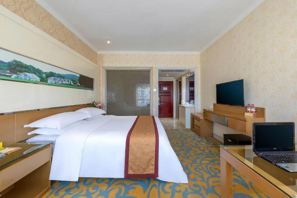 Bed in Vienna Hotel Guangdong Zhuhai Mingzhu Station Guozheng