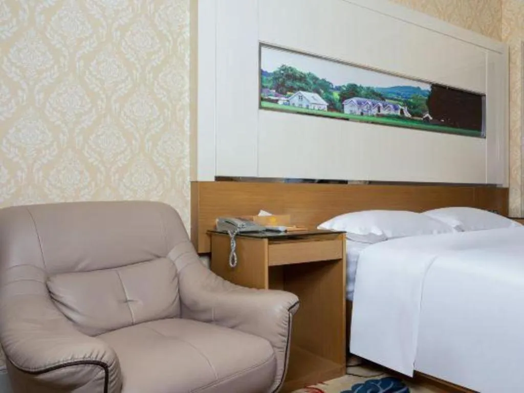 Bed in Vienna Hotel Guangdong Zhuhai Mingzhu Station Guozheng