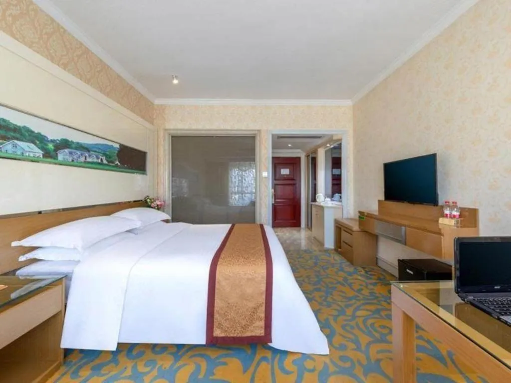 Bed in Vienna Hotel Guangdong Zhuhai Mingzhu Station Guozheng