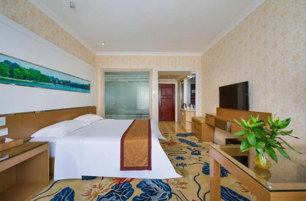 Bed in Vienna Hotel Guangdong Zhuhai Mingzhu Station Guozheng