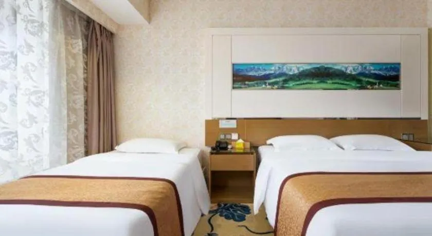 Bed in Vienna Hotel Guangdong Zhuhai Mingzhu Station Guozheng