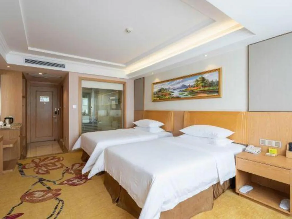 Bed in Vienna Hotel Guangzhou Baiyun Airport Huadu Avenue