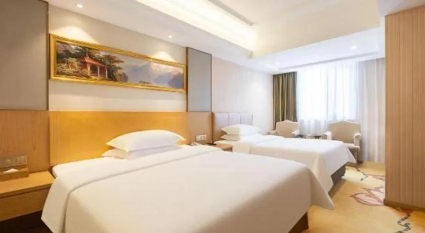 Bed in Vienna Hotel Guangzhou Baiyun Airport Huadu Avenue
