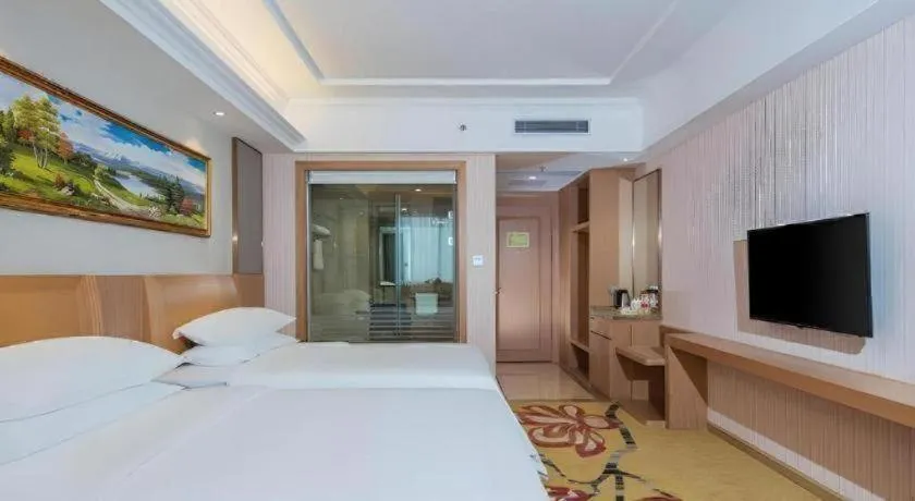 Bed in Vienna Hotel Guangzhou Baiyun Airport Huadu Avenue