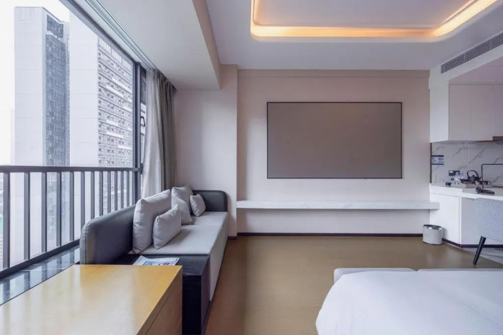 Bed in Shenzhen Cloud Park Manhattan Hotel