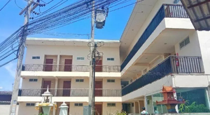 RoomQuest Chiang Mai Tha Sala