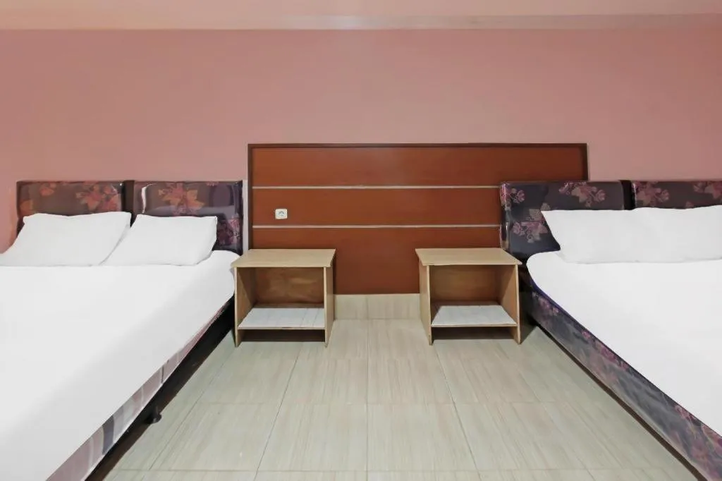 Bed in OYO 91744 Hotel Gemilang
