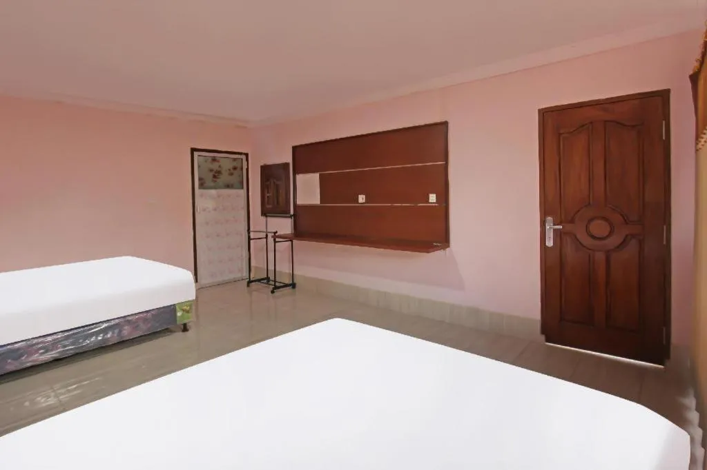 Bed in OYO 91744 Hotel Gemilang