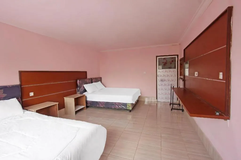 Bed in OYO 91744 Hotel Gemilang