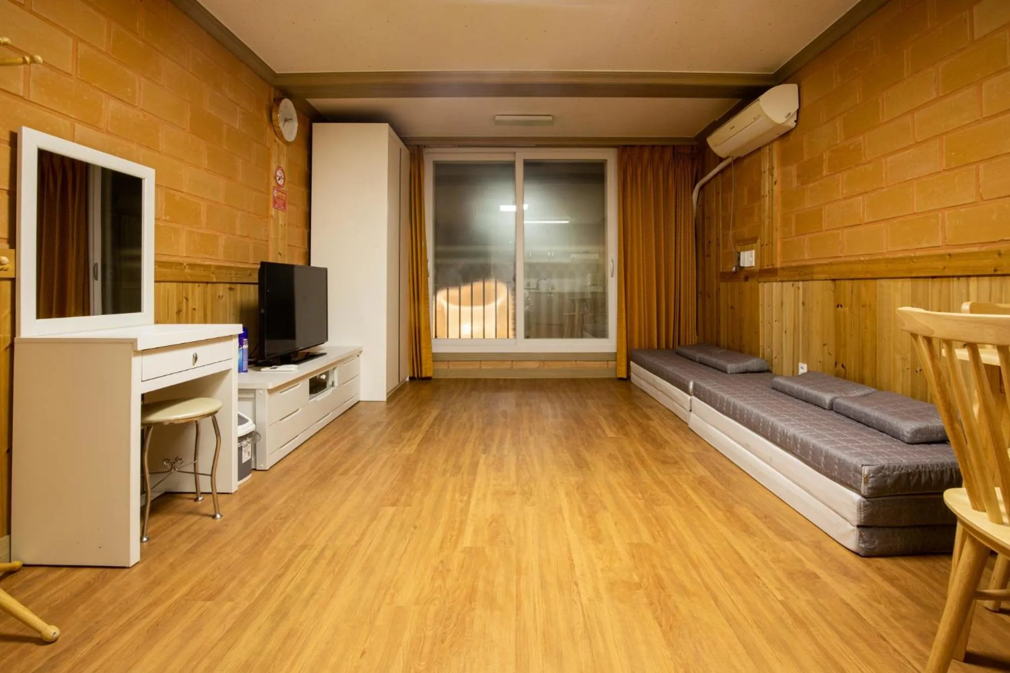 Bed in Red Clay Pension