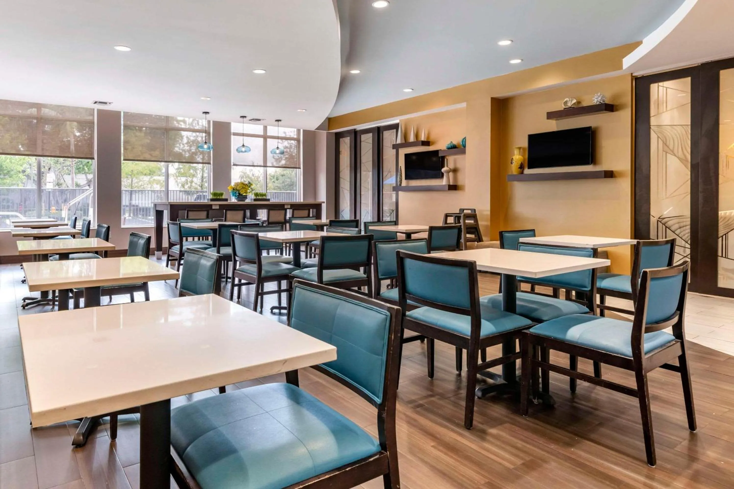 Breakfast in Comfort Suites Fort Lauderdale Airport South & Cruise Port