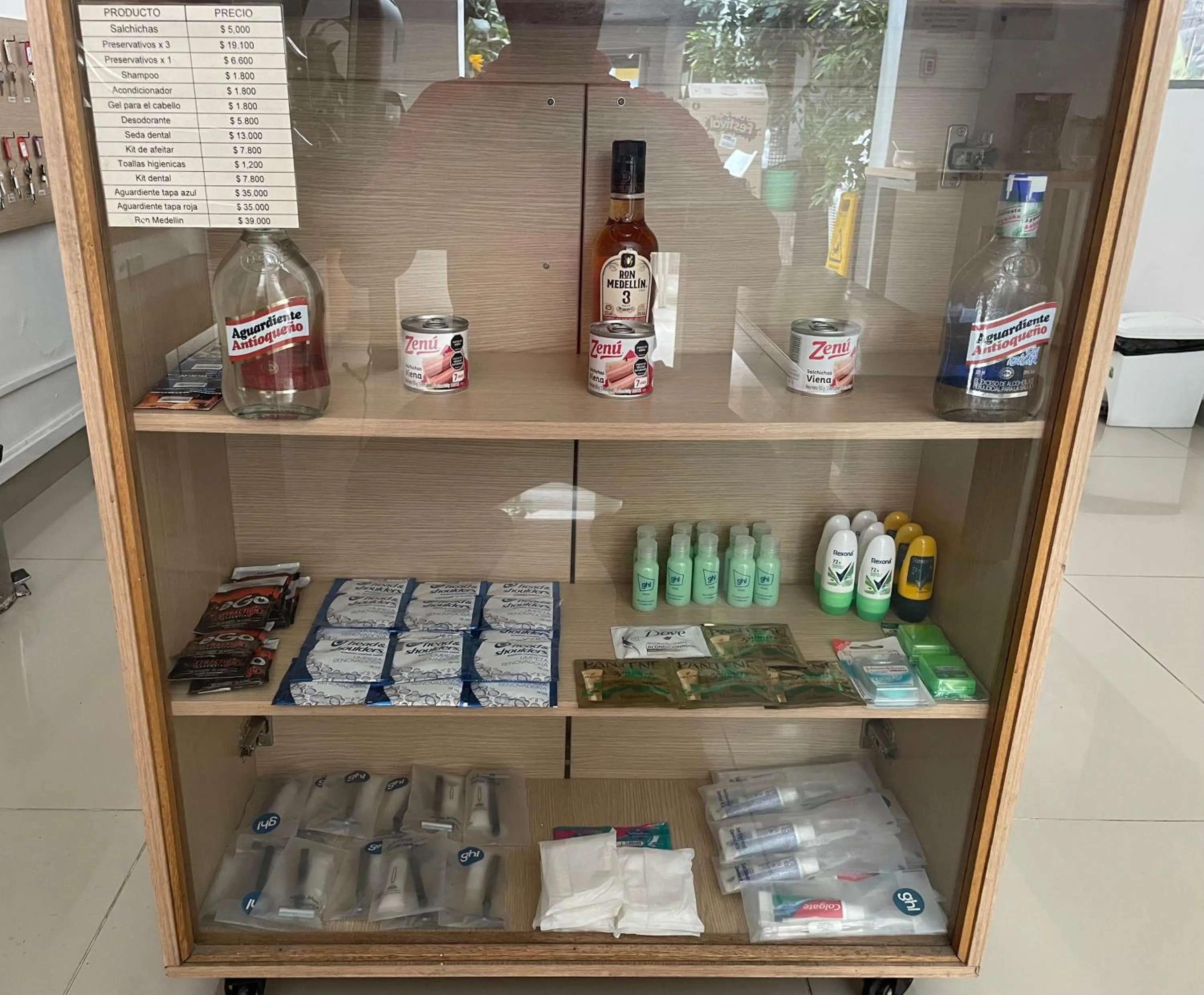 Lobby or reception in Hostal Lleras Calle 8