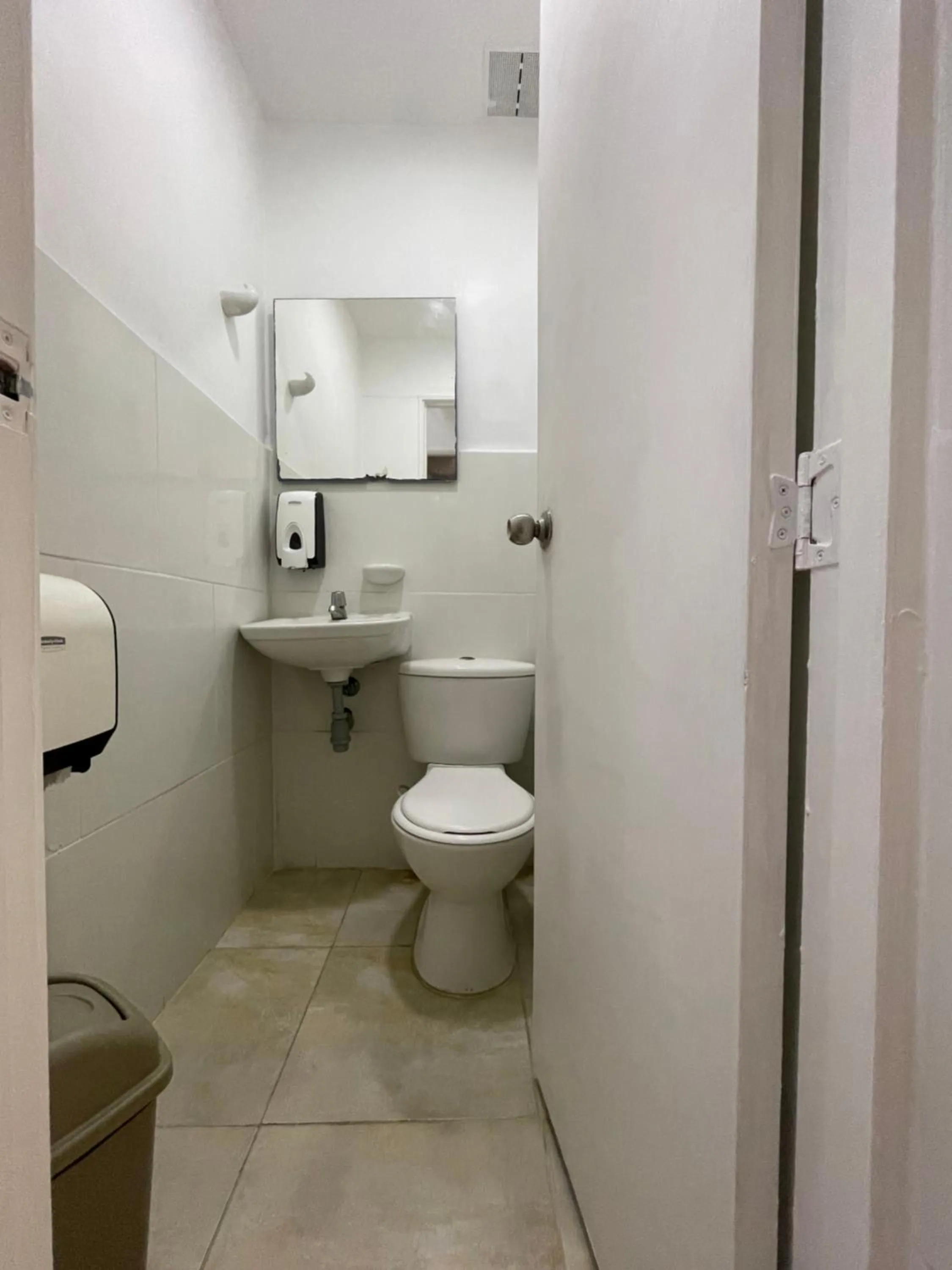 Public Bath in Hostal Lleras Calle 8