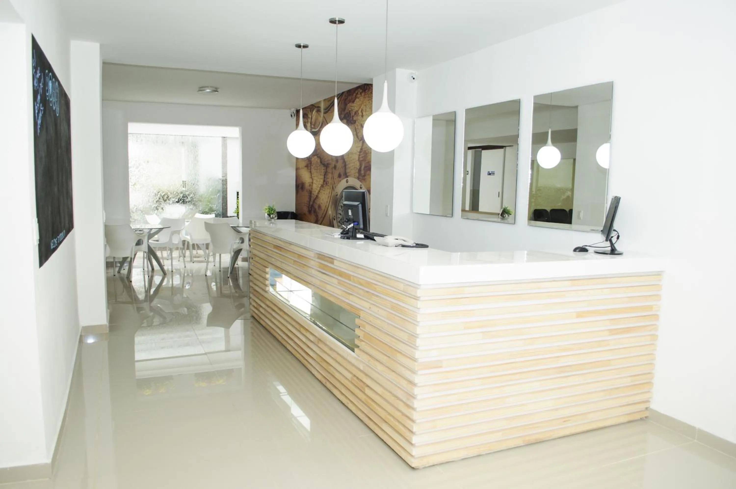 Lobby or reception in Hostal Lleras Calle 8