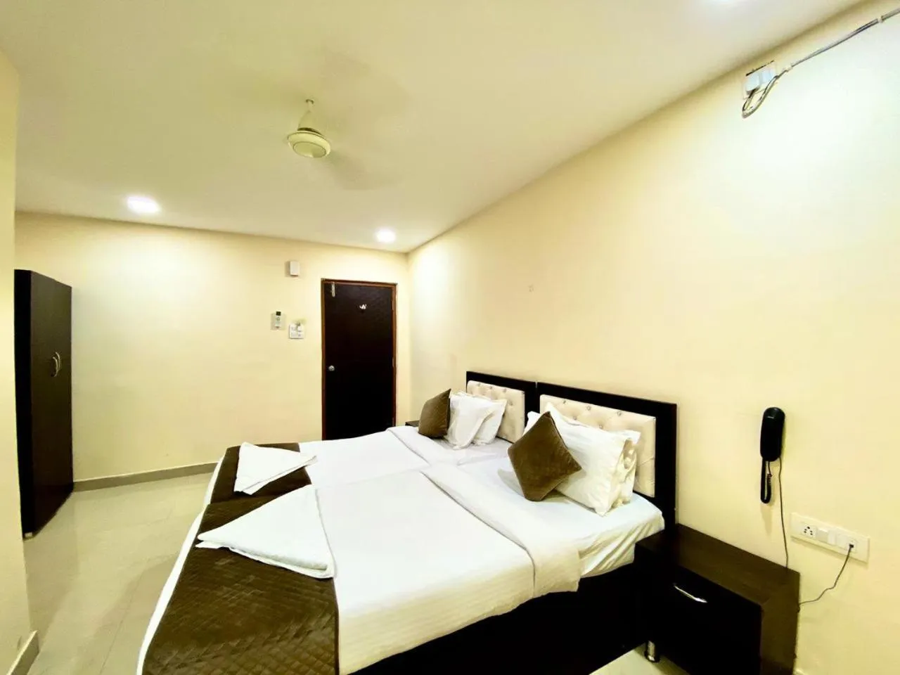 Property building, Bed in Hotel Sky Park