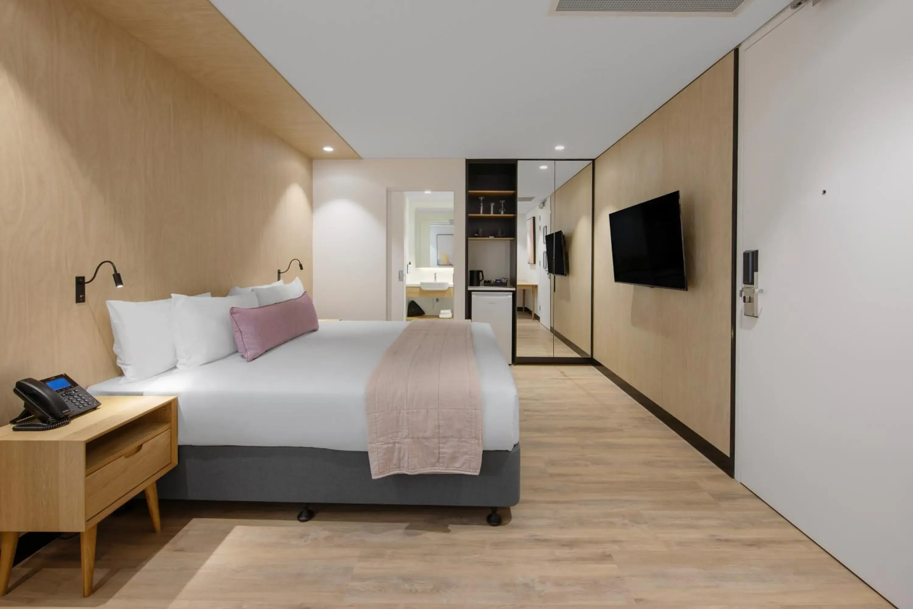 Superior King Room in Haberfield Hotel Superior King Room in Haberfield Hotel