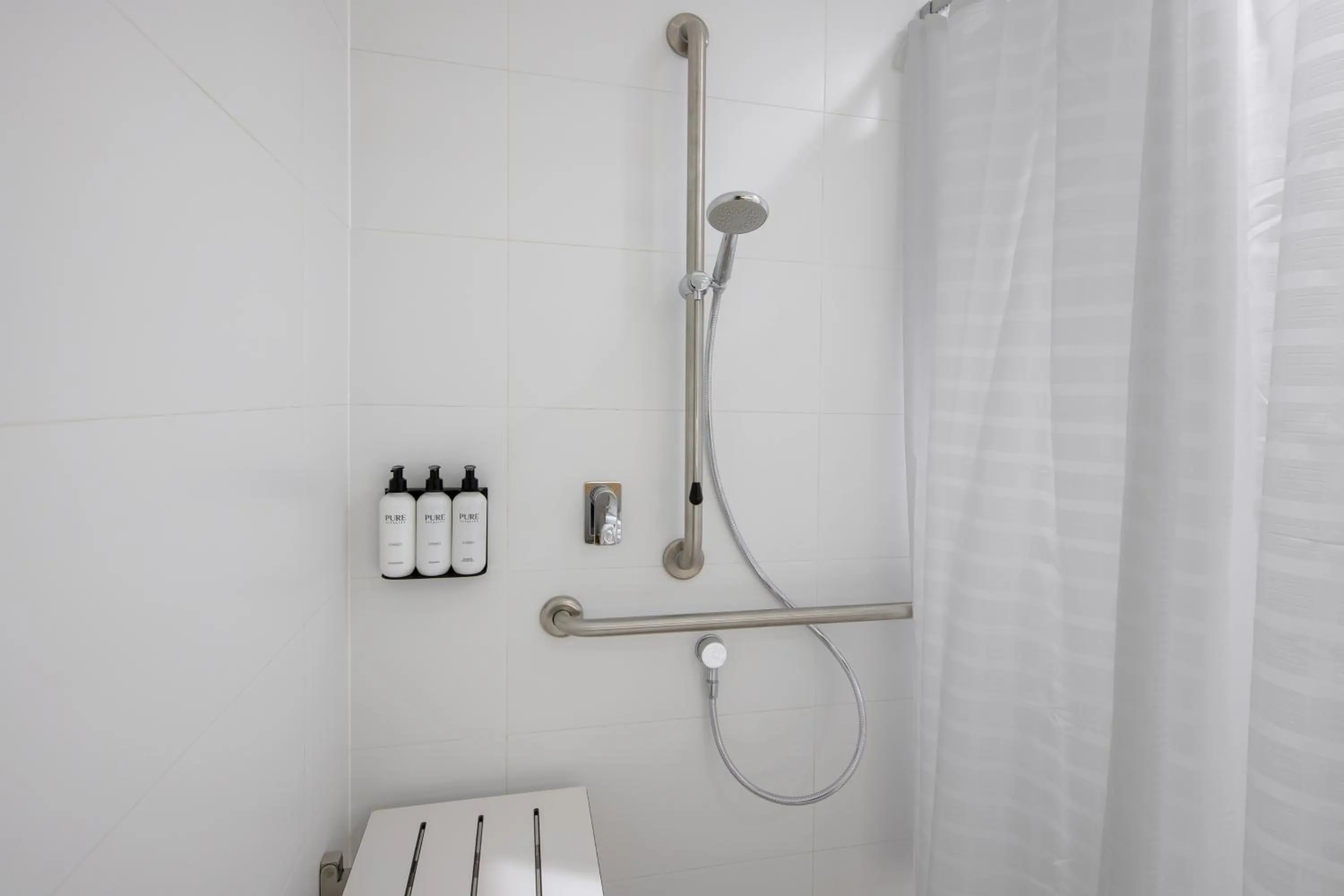 Shower in Haberfield Hotel