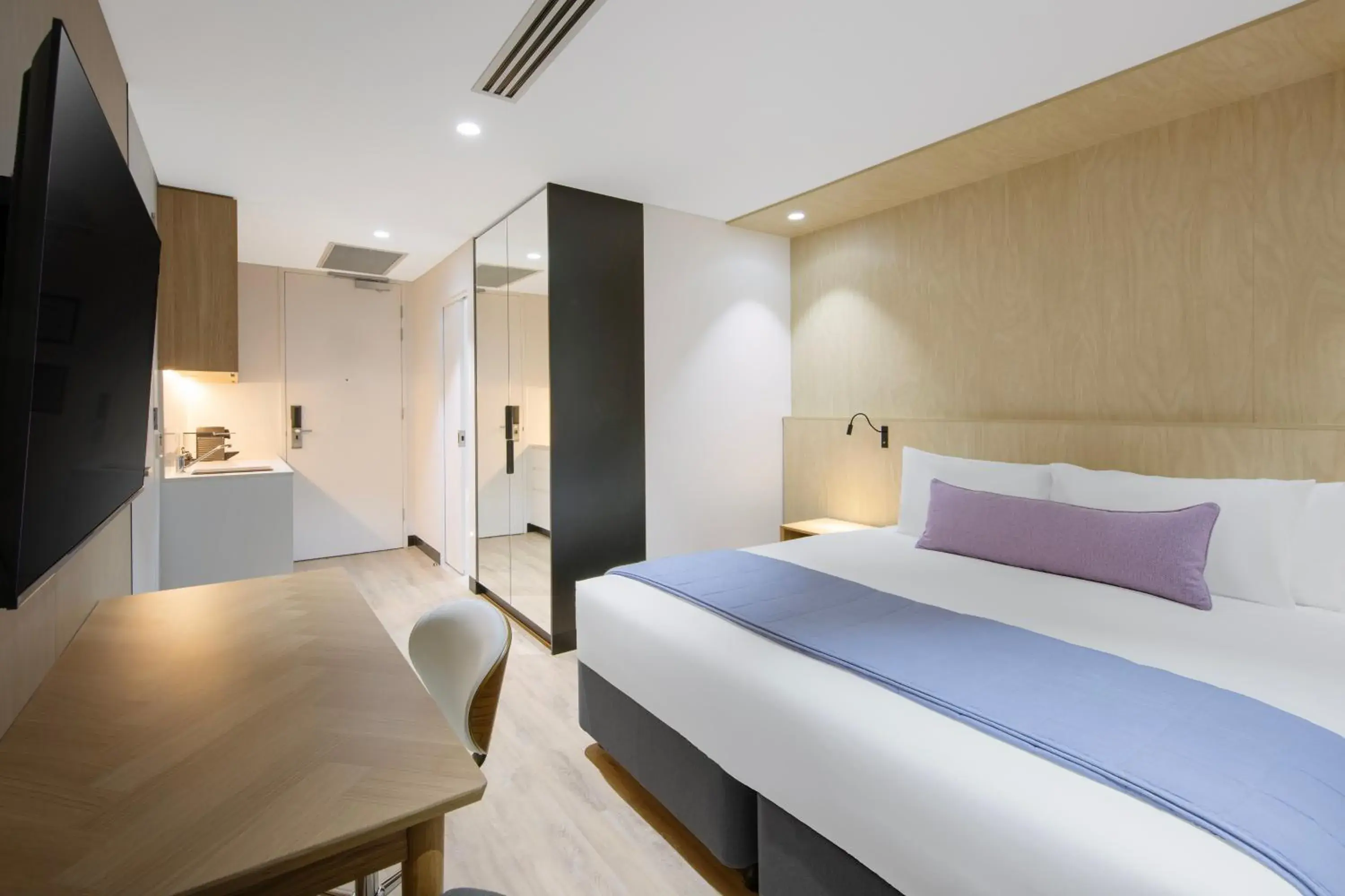 Family Room with Bath in Haberfield Hotel Family Room with Bath in Haberfield Hotel