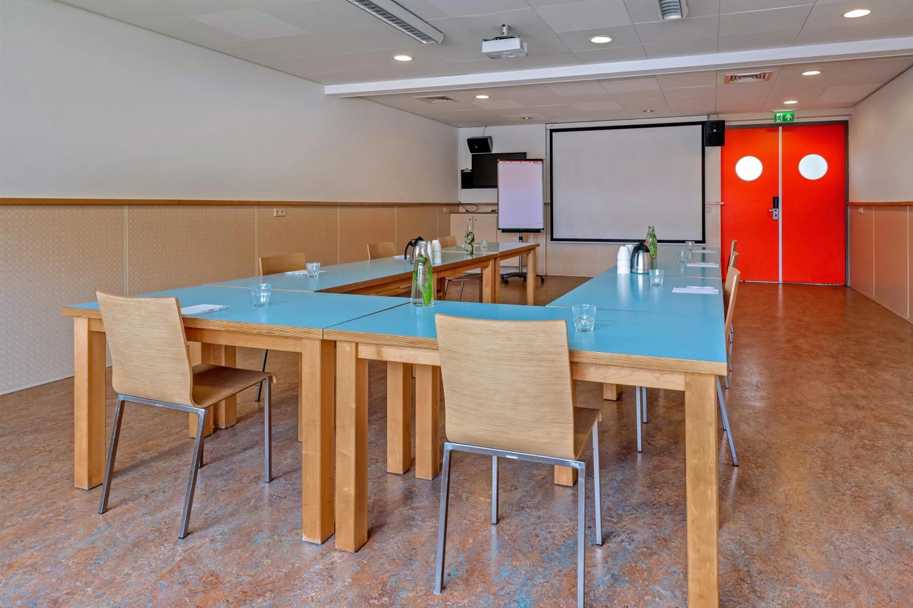 Meeting/conference room in Stayokay Hostel Noordwijk