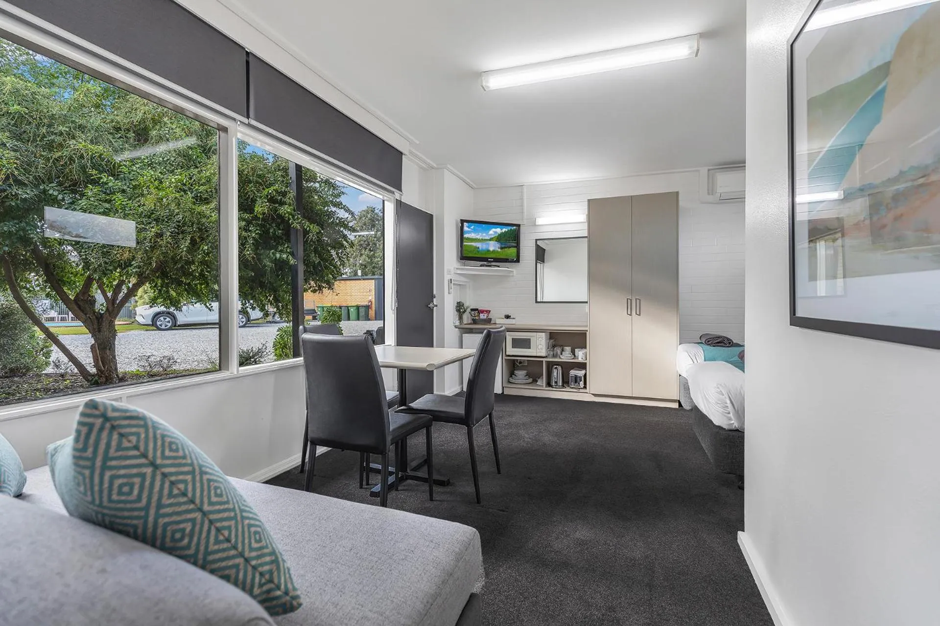 TV and multimedia in Rochester Motel