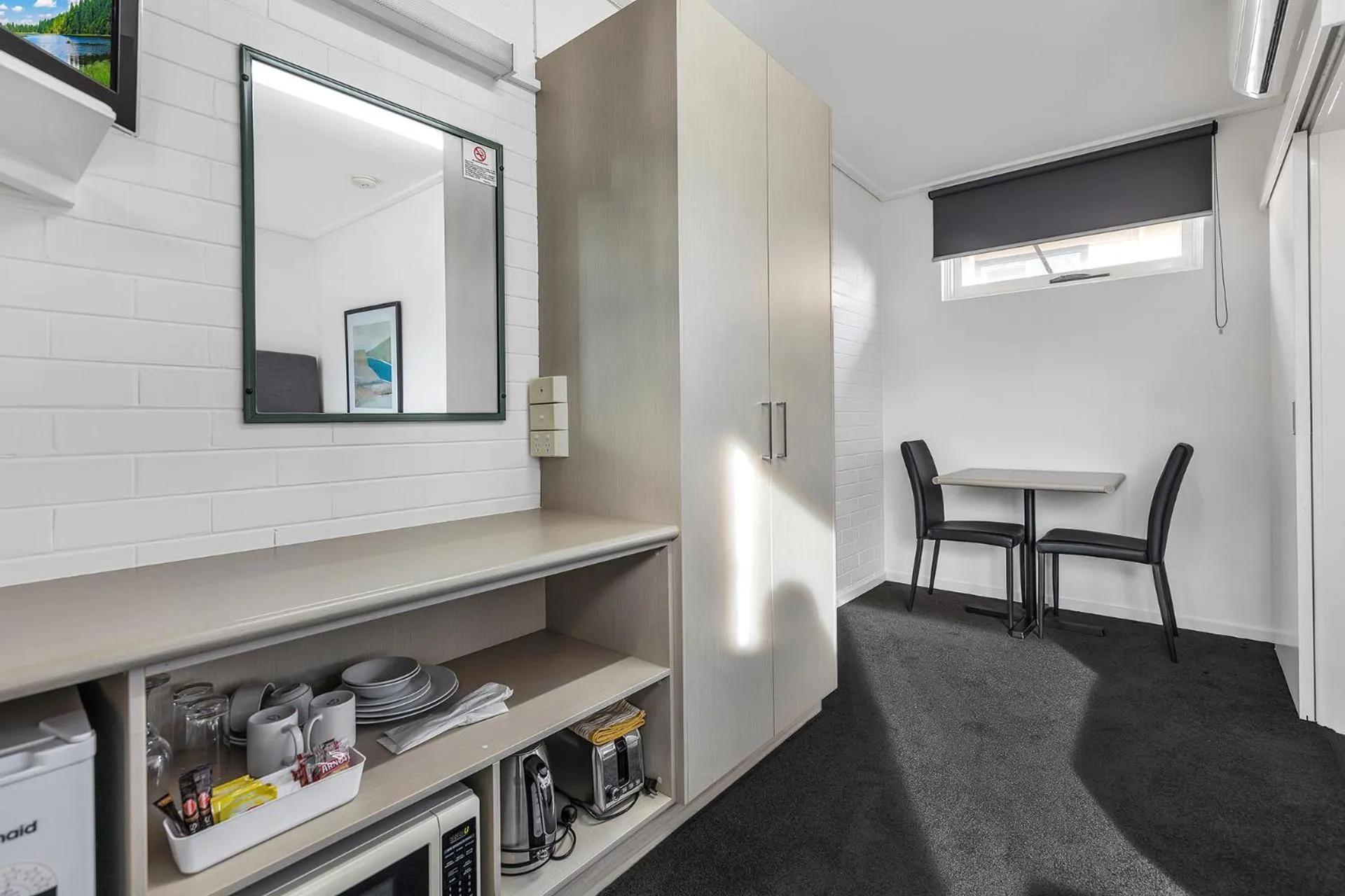 TV and multimedia in Rochester Motel