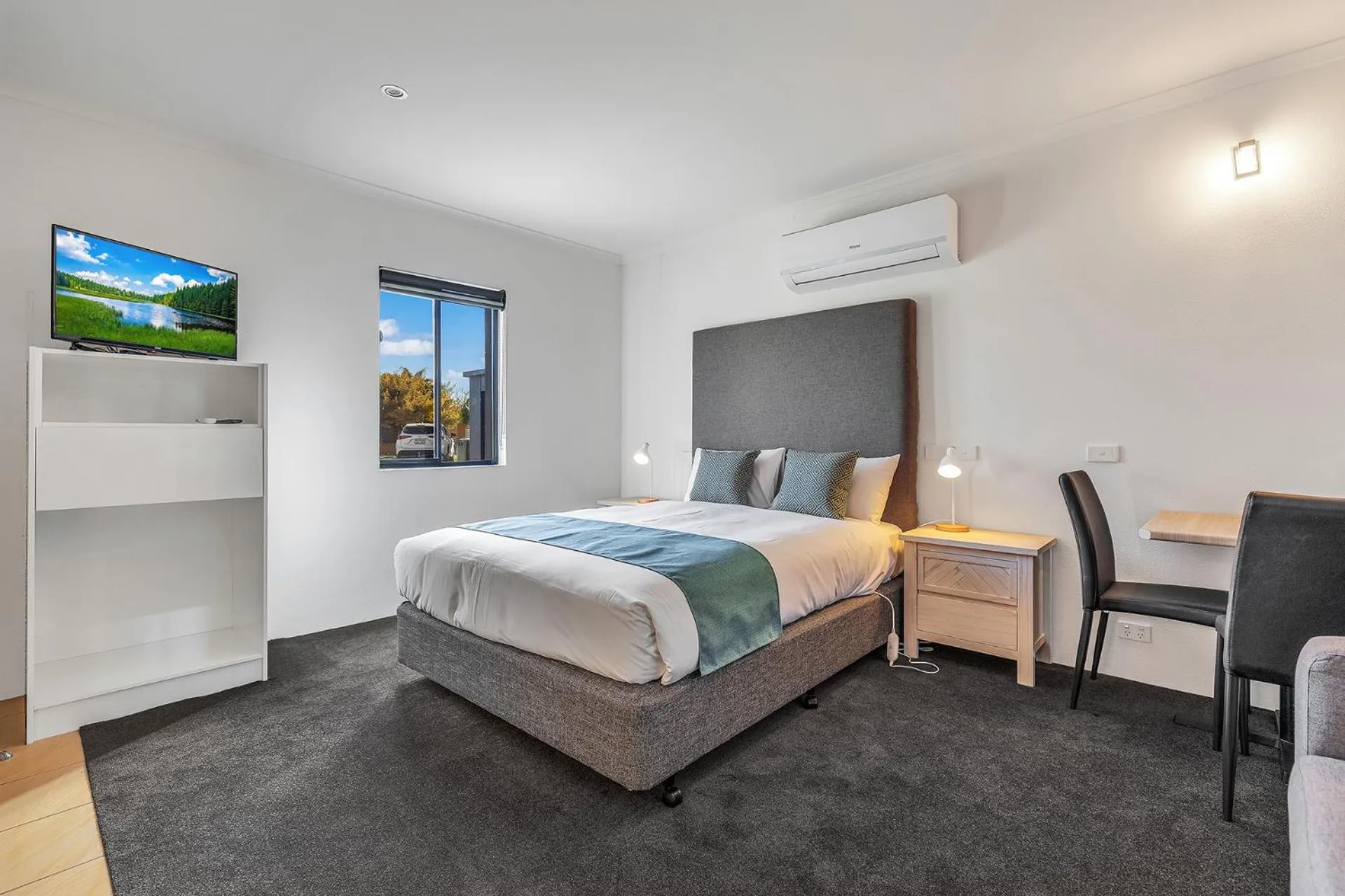 Bed in Rochester Motel