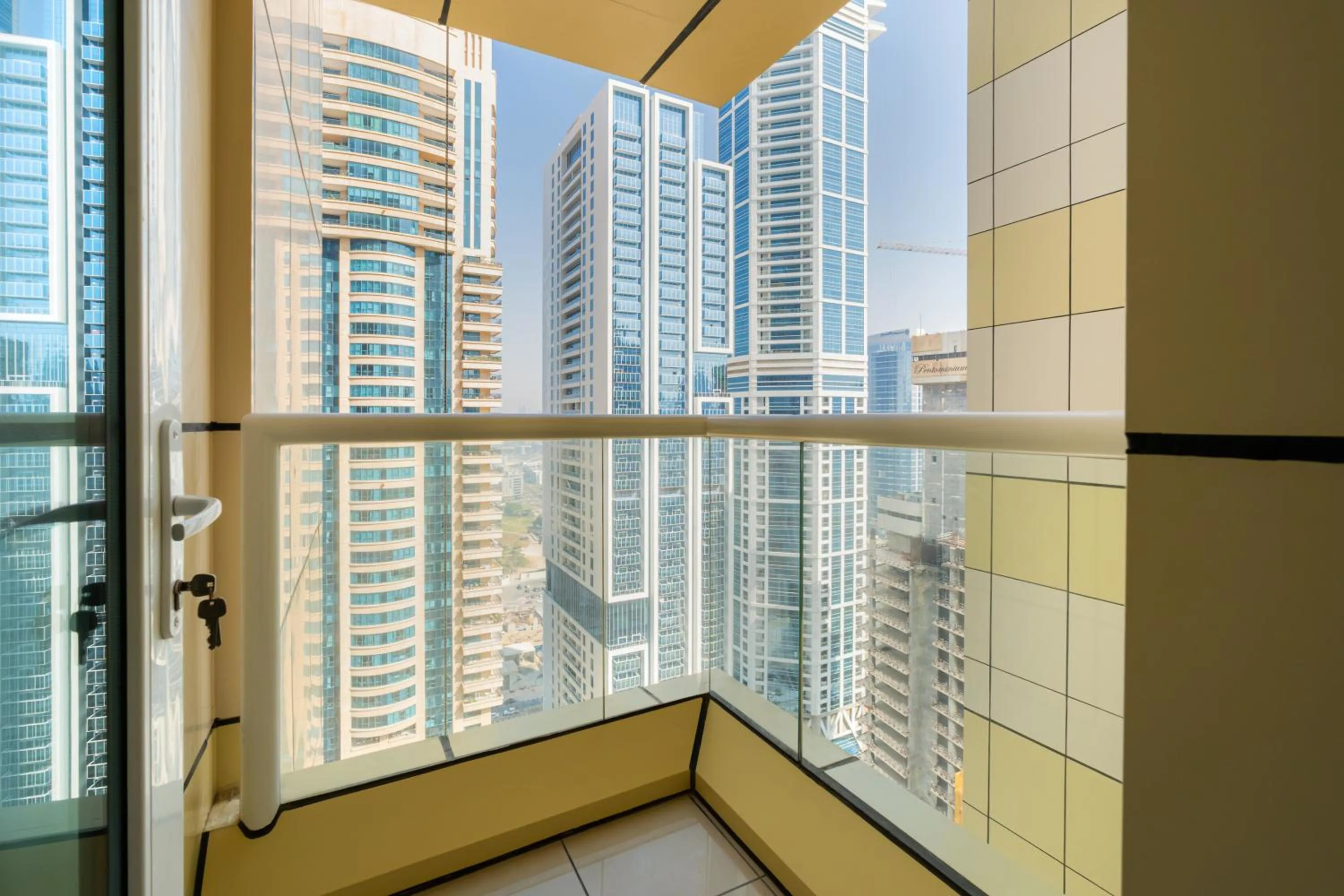 Dubai Marina - 1BHK Apartment