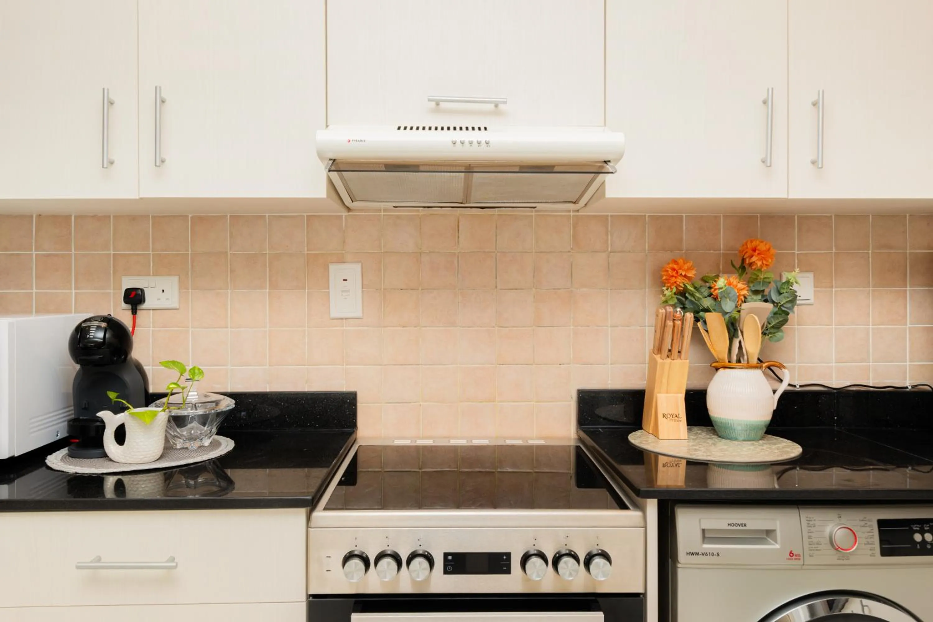 stove in Dubai Marina - 1BHK Apartment