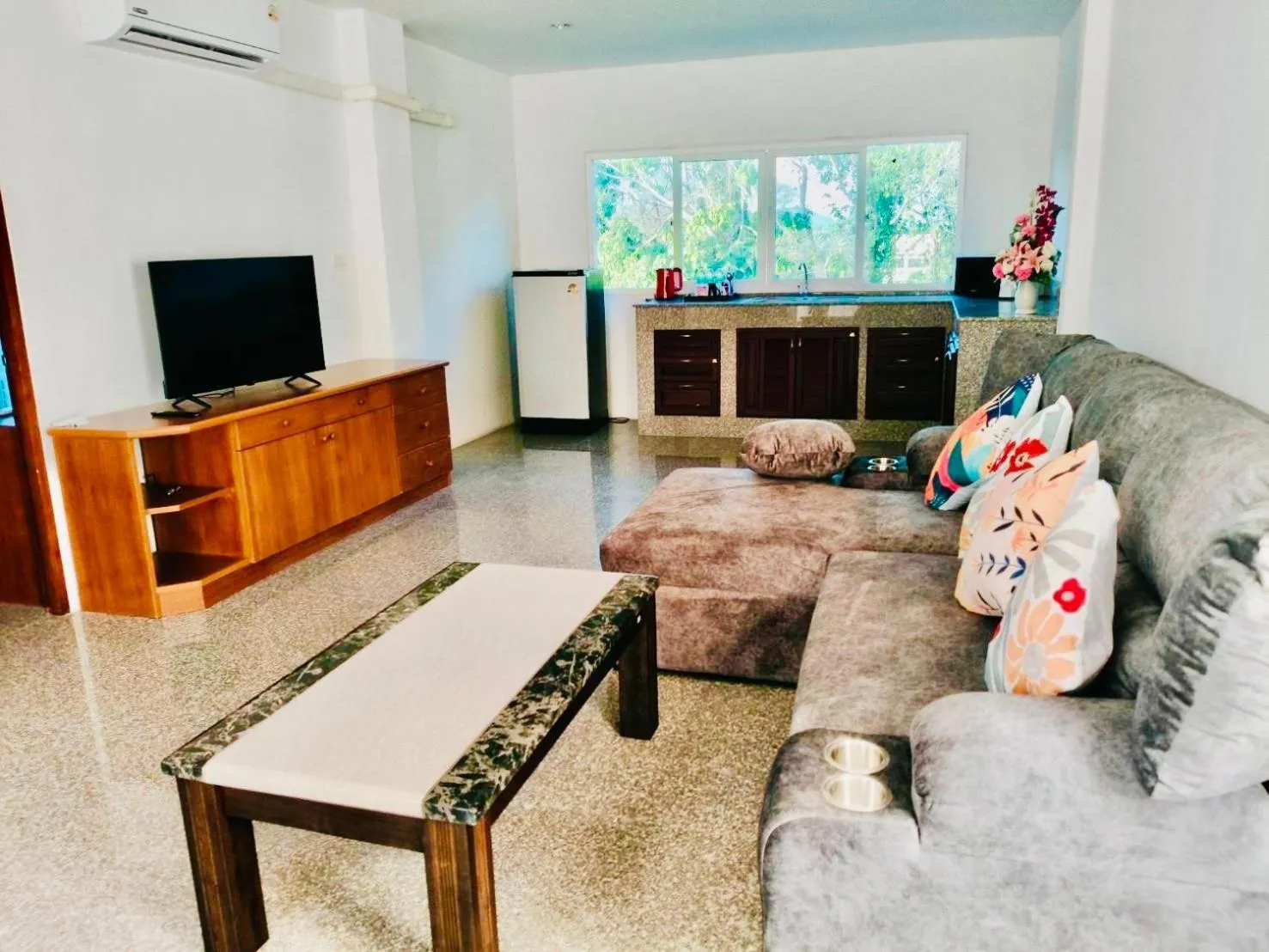 Communal lounge/ TV room in Siray House