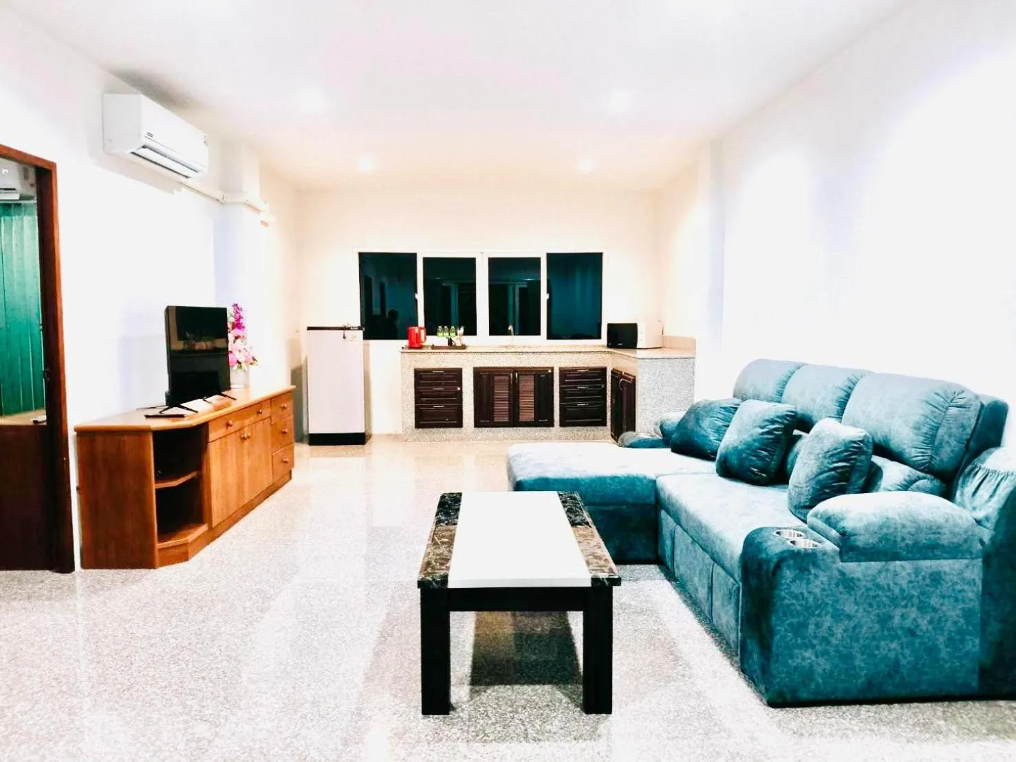 TV and multimedia in Siray House