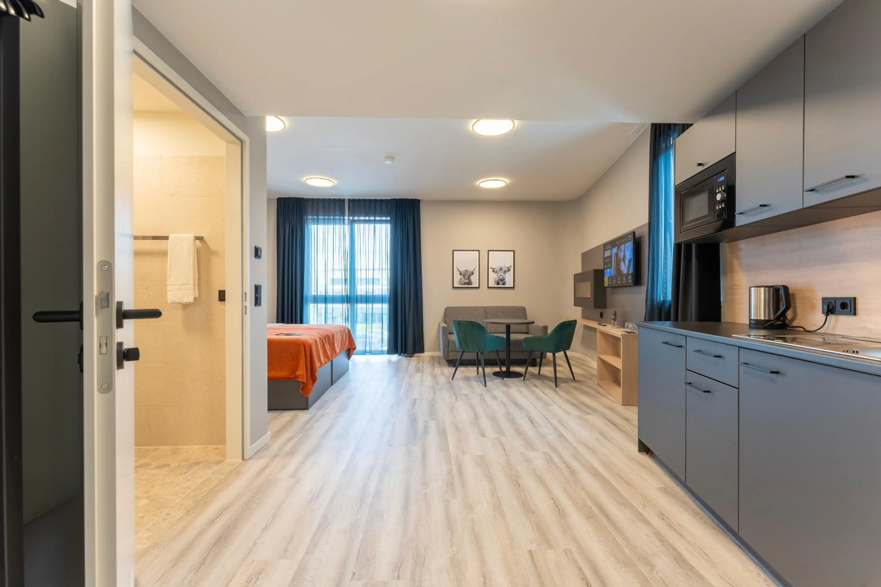 Kitchen or kitchenette in JustStay München Hotel & Apartments