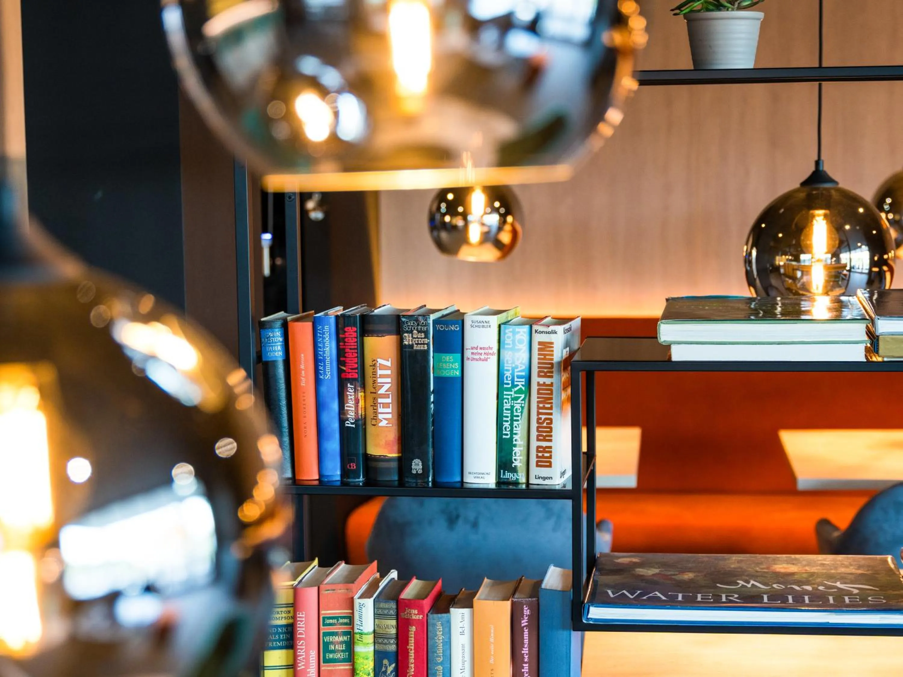 Library in JustStay München Hotel & Apartments