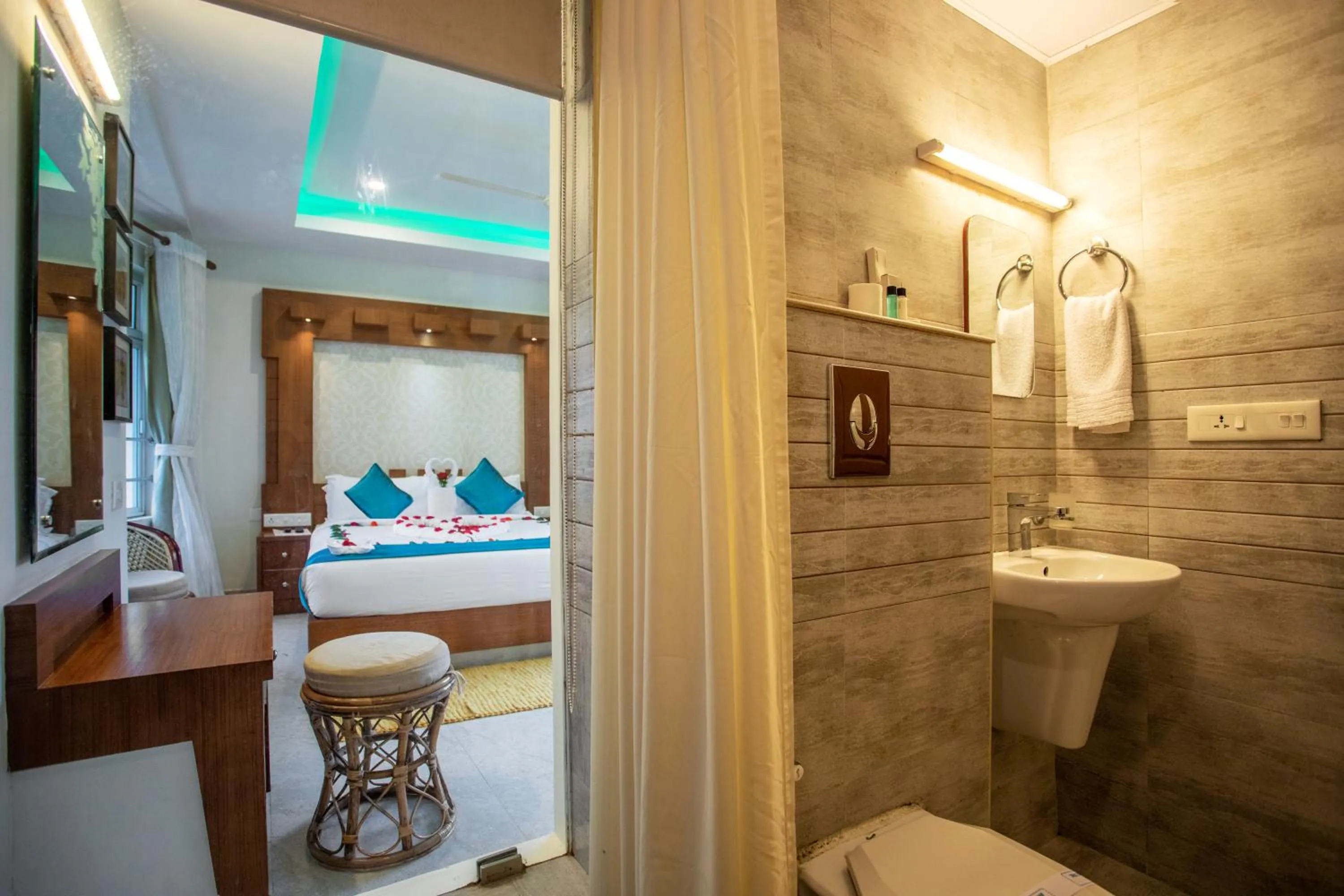 Bathroom, Bed in Monsoon Grande