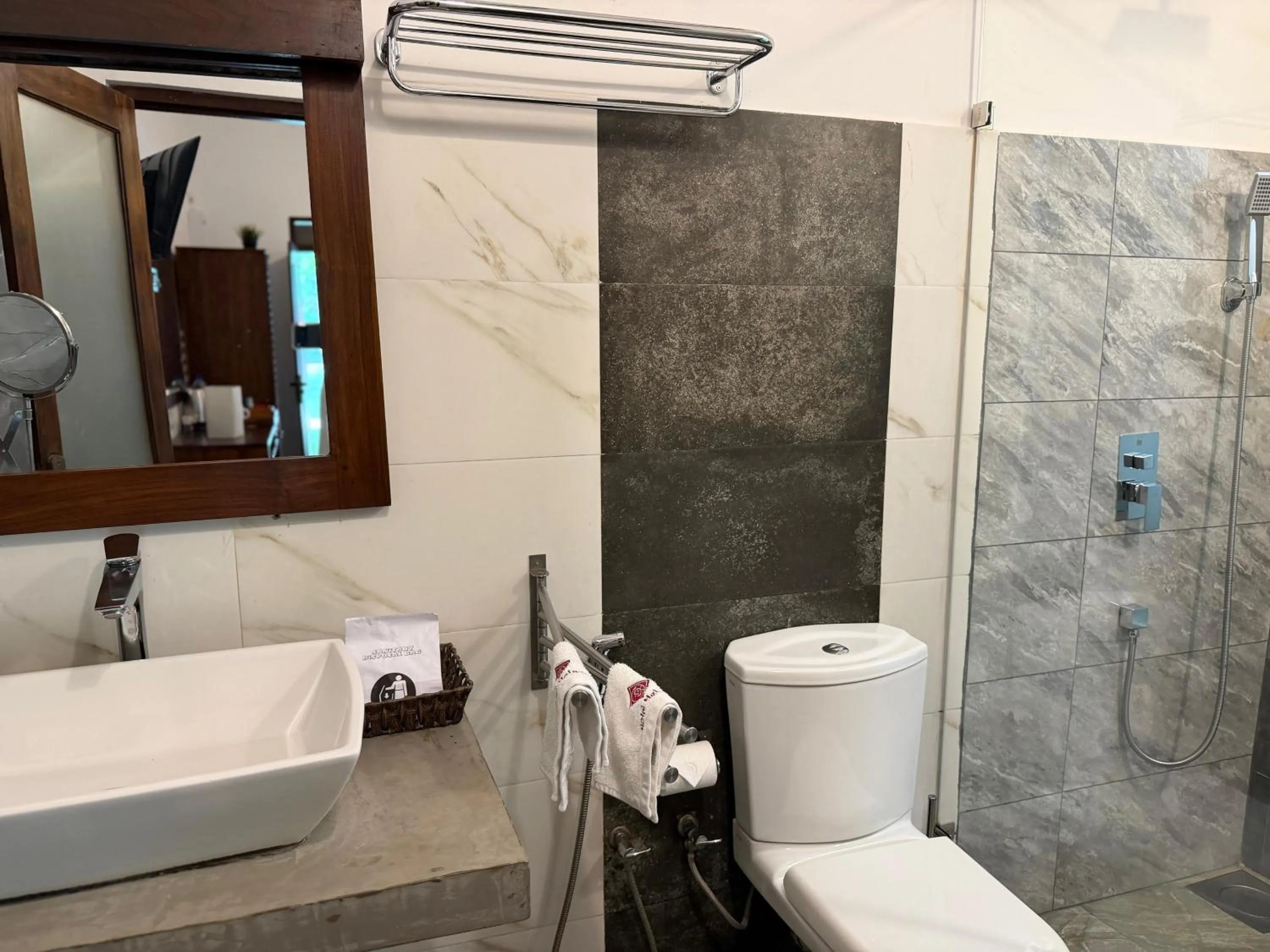 Shower in Hotel Heladiv