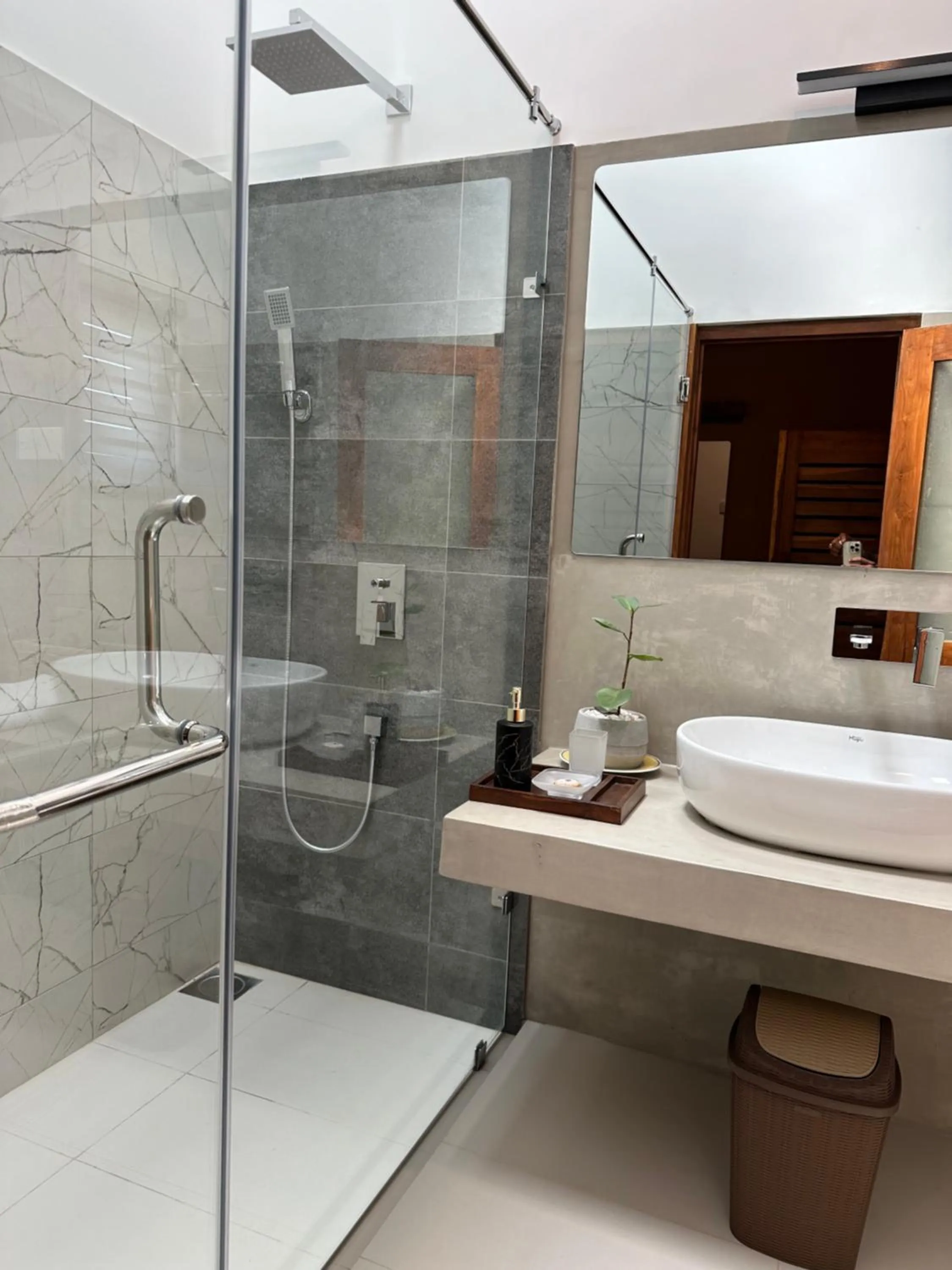 Shower in Hotel Heladiv