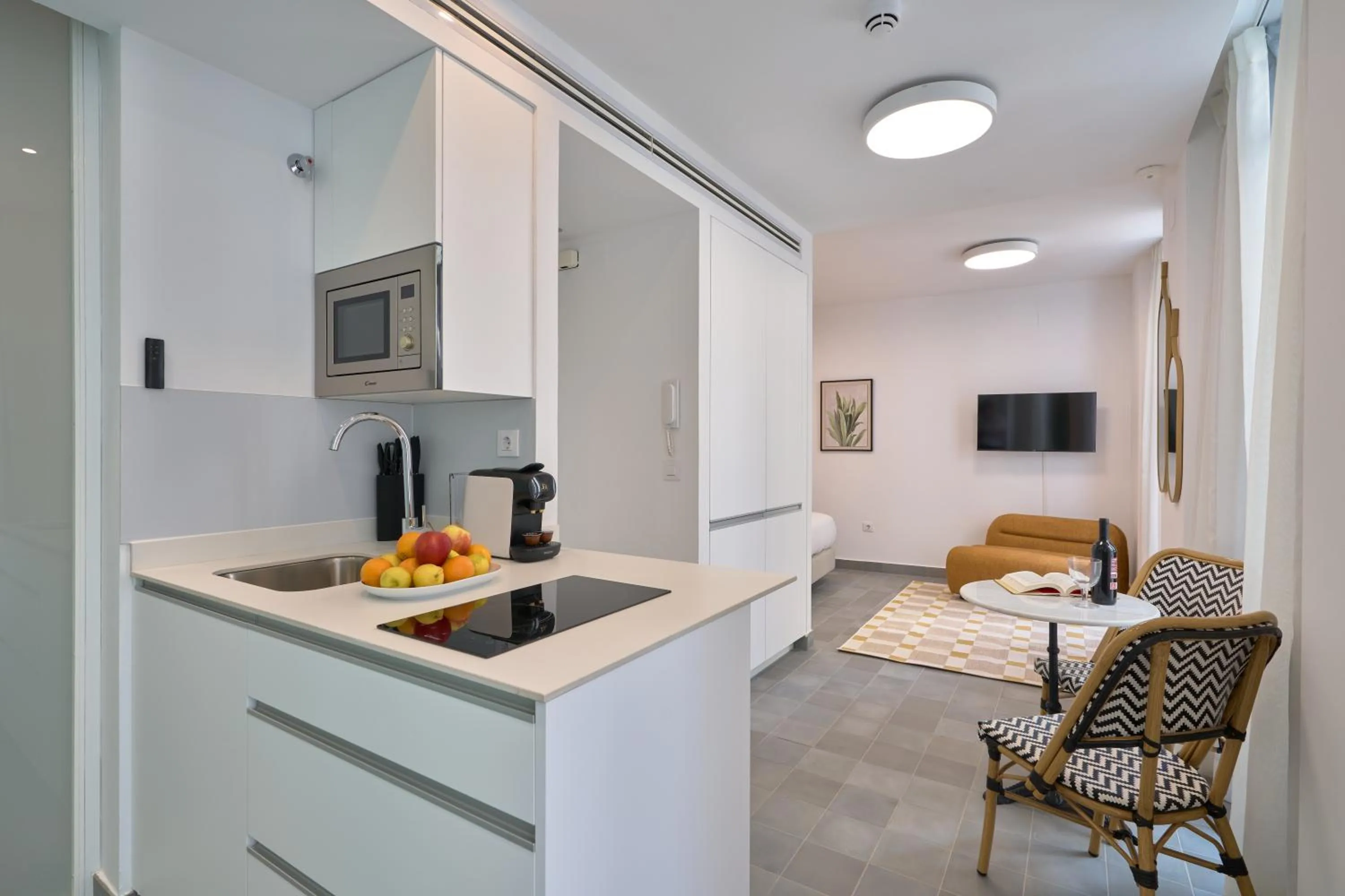 Kitchen or kitchenette in Naranjas y Limones, by Homing U