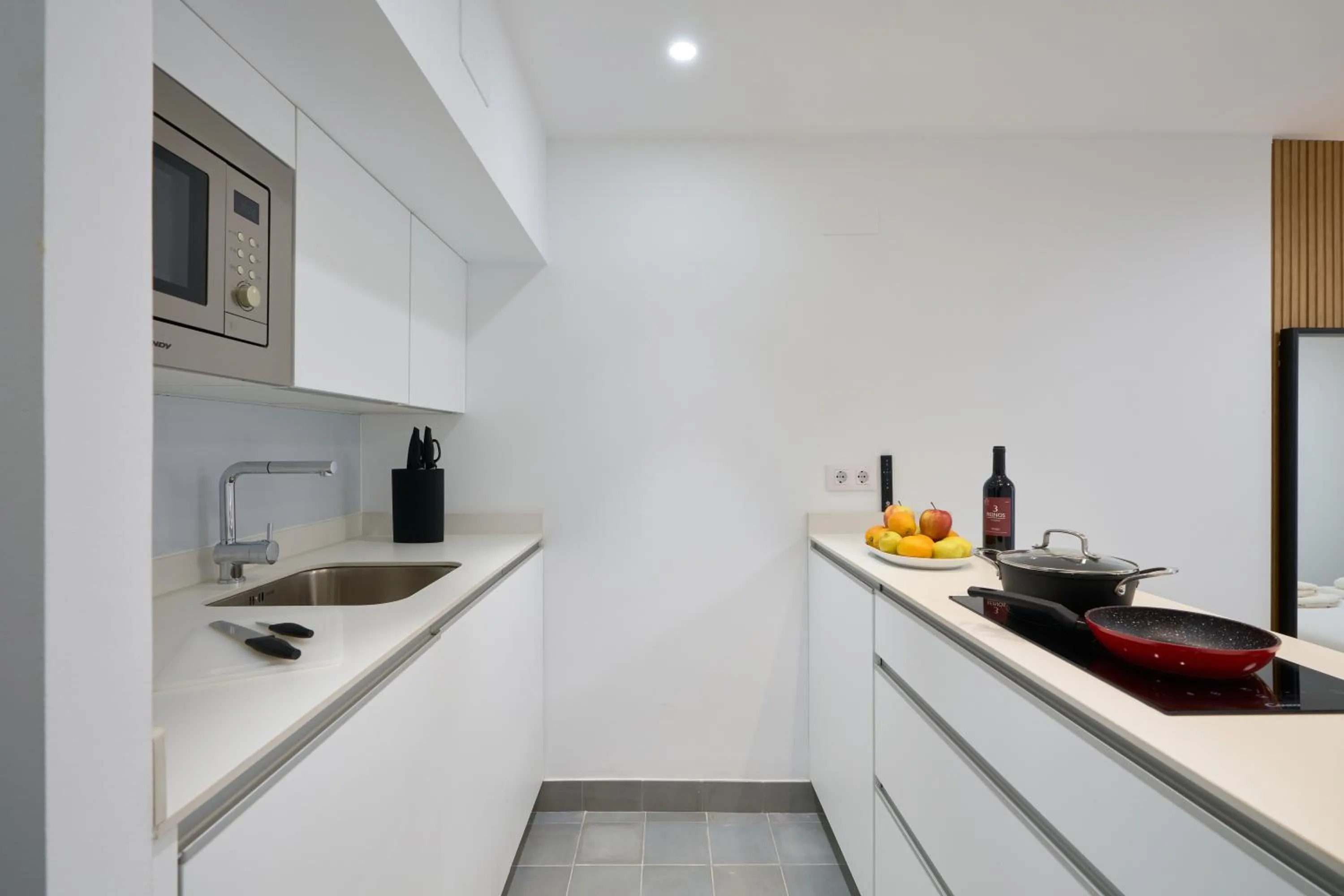 Kitchen or kitchenette in Naranjas y Limones, by Homing U