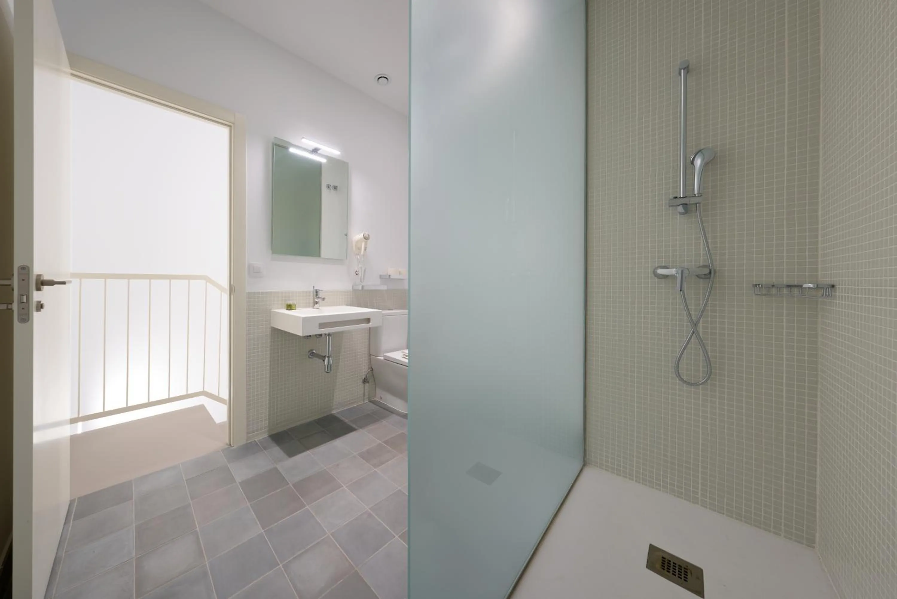 Bathroom in Naranjas y Limones, by Homing U