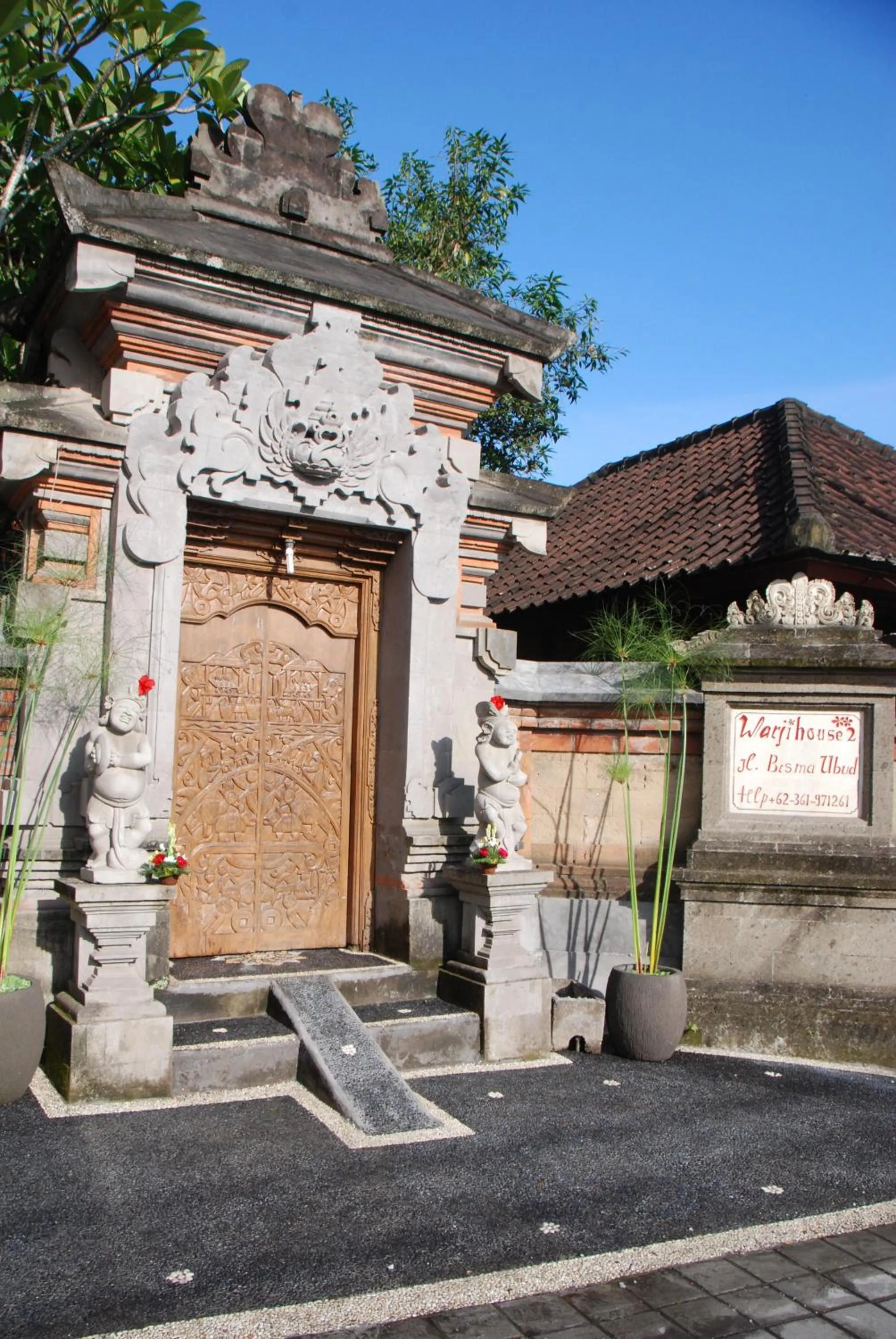 Facade/entrance in Warji House 2 Bisma