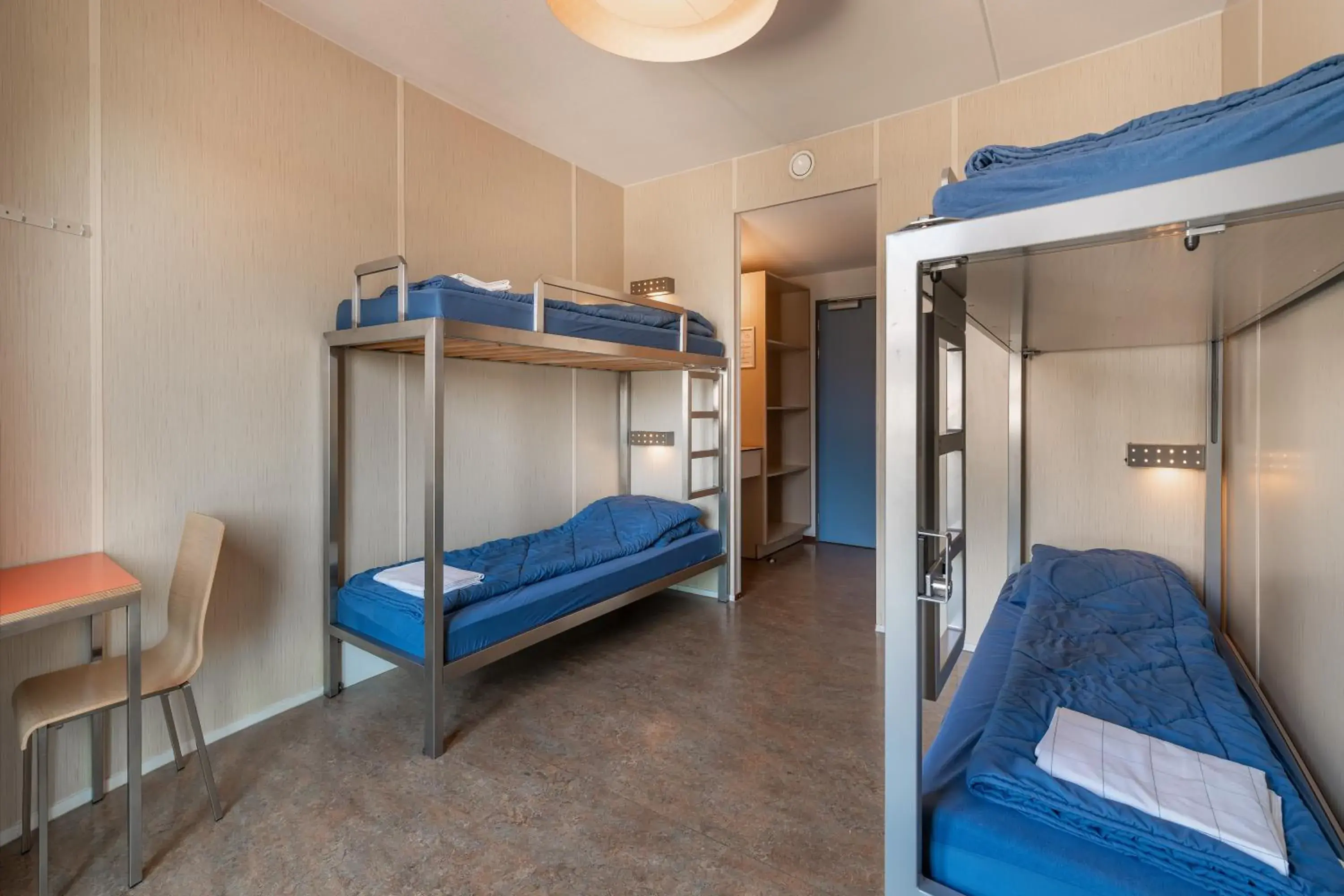 Bed in 4-Bed Mixed Room with Shower in Stayokay Hostel Texel Bed in 4-Bed Mixed Room with Shower in Stayokay Hostel Texel