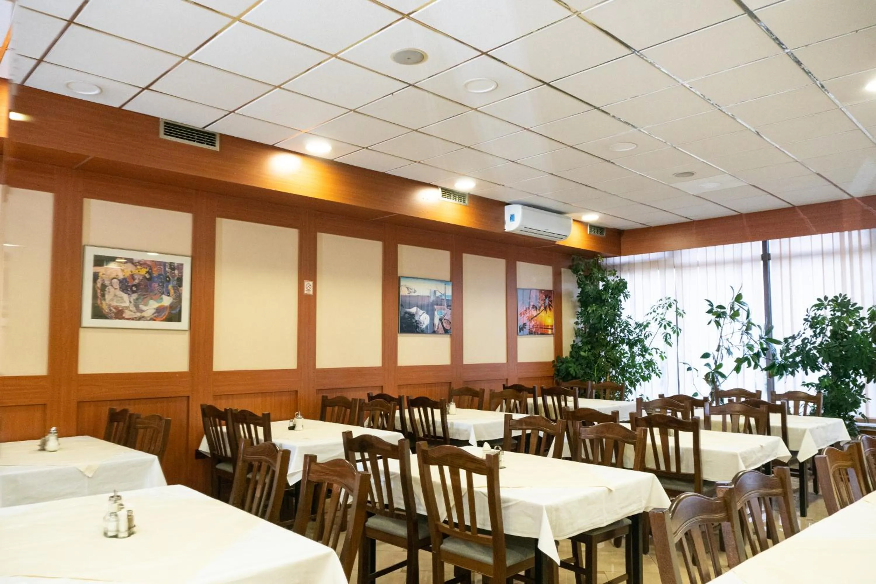 Restaurant/places to eat in Hotel Europa