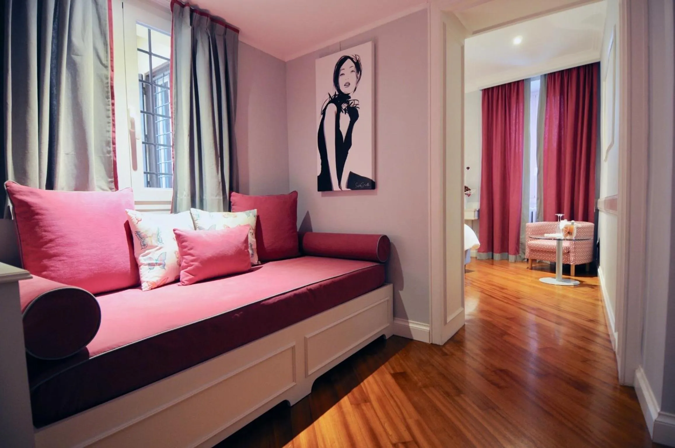 Bed in Suite Fontana di Trevi