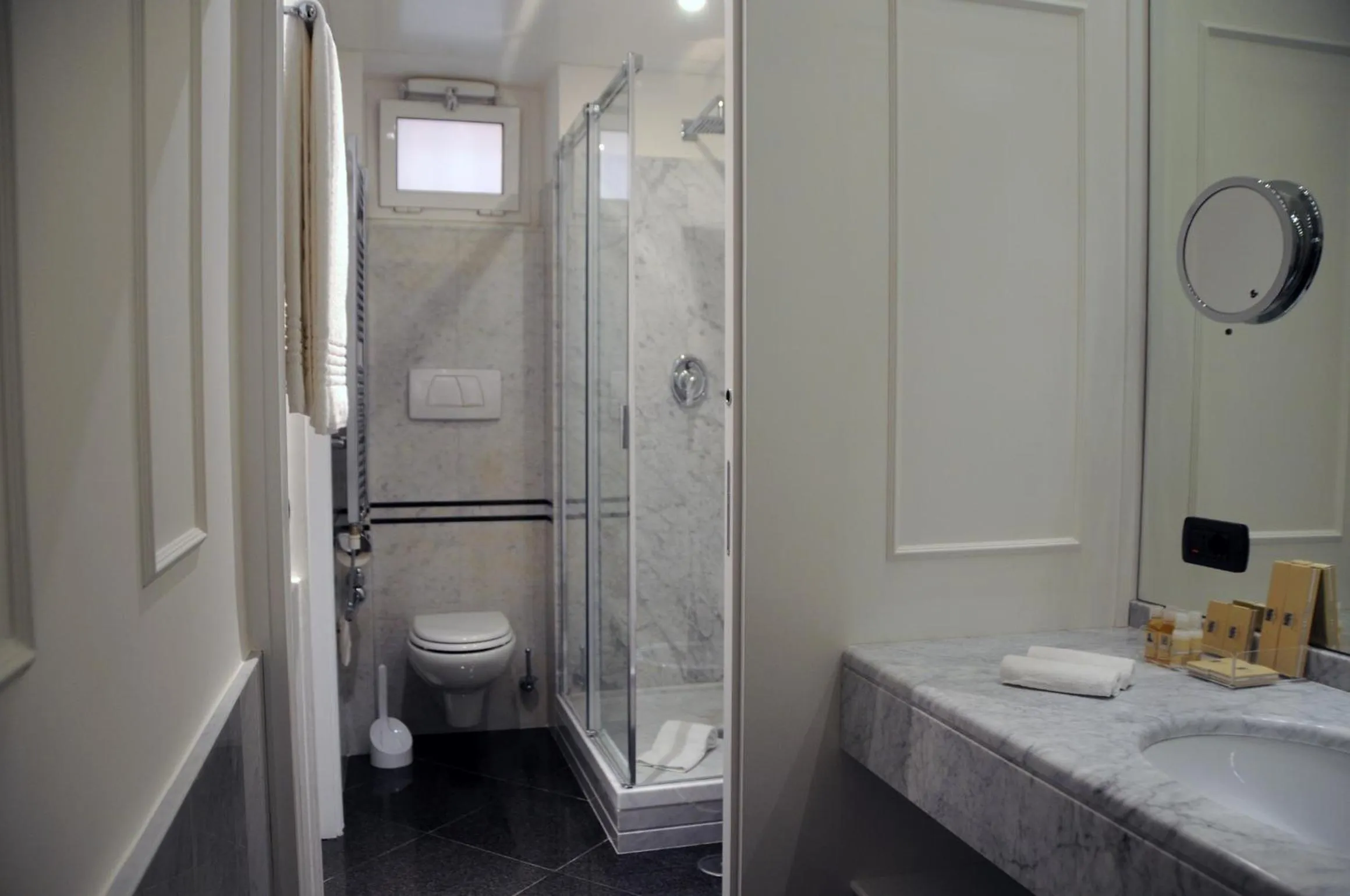 Bathroom in Suite Fontana di Trevi